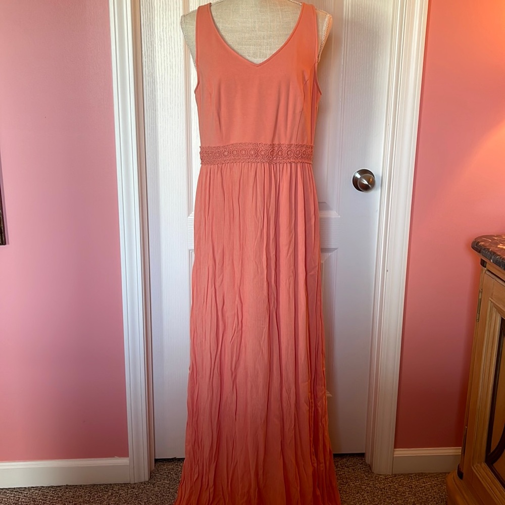 BNWT Maxi dress size L in peach color!
